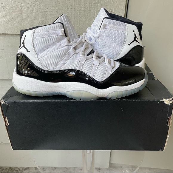 Air Jordan Retro 11 Concord Size 6Y - Picture 6 of 6